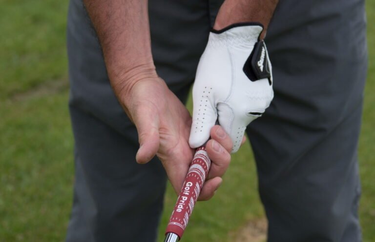Mejorando tu Juego de Golf: Comparación entre el Grip Superpuesto e Interlocking