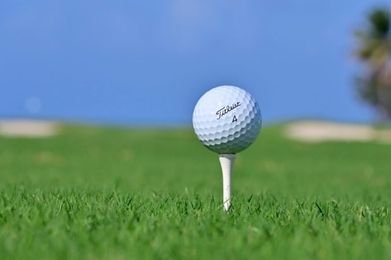 Mejora tu Juego de Golf: Dónde Enfocar tus Ojos para Golpear Mejor